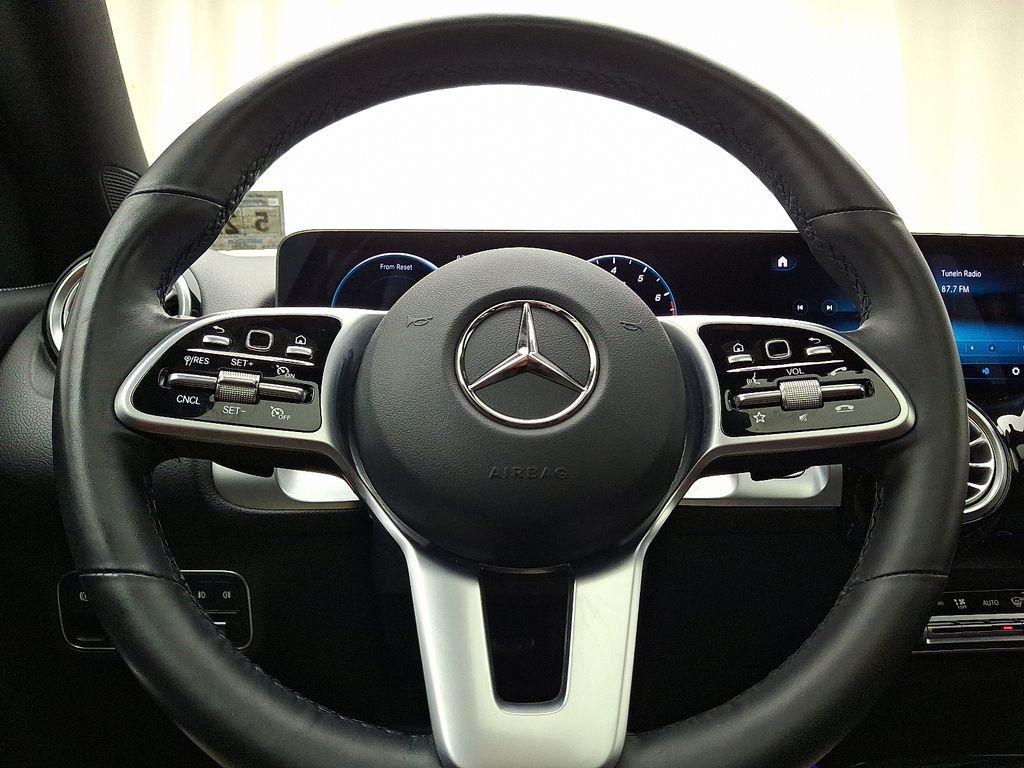 Thumbnail: 2022 Mercedes-Benz GLB - 22