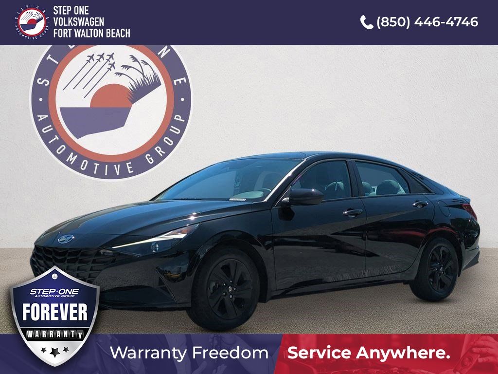 Onyx Black 2023 Hyundai Elantra SEL FWD Sedan Front-Wheel Drive Continuously Variable Transmission