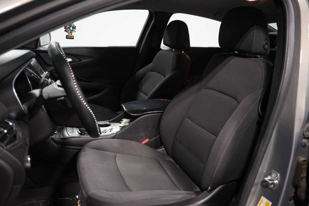 2017 Chevrolet Malibu LT 6