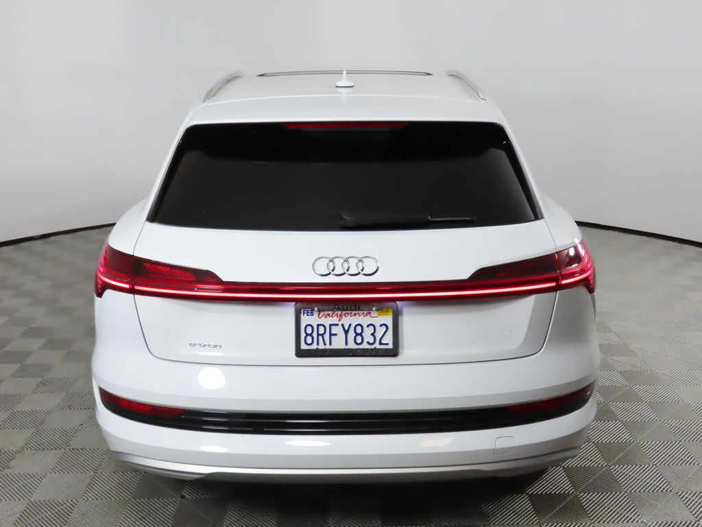 Thumbnail: 2019 Audi e-tron - 4