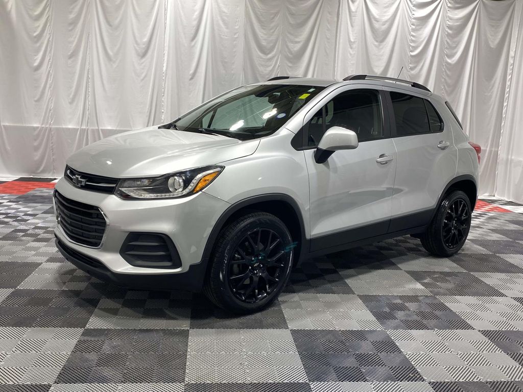 Silver Ice Metallic 2022 Chevrolet Trax LT AWD SUV / Crossover All-Wheel Drive 6-Speed Automatic
