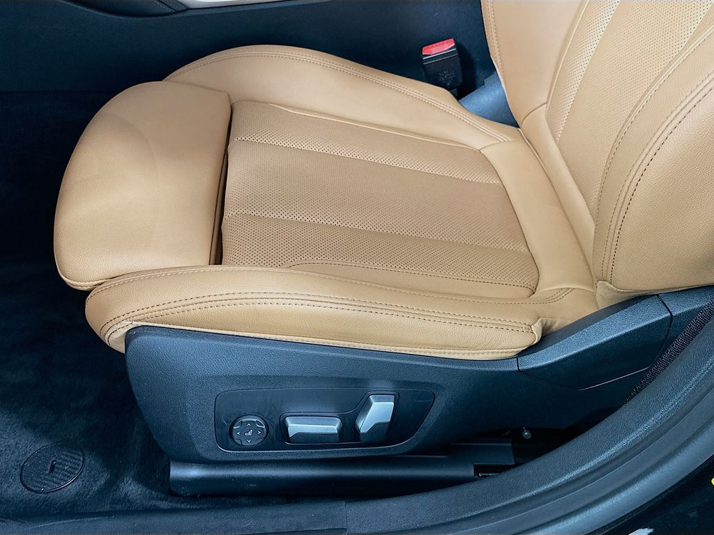 Thumbnail: 2023 BMW i4 - 20