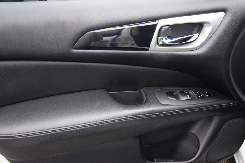 used 2020 Nissan Pathfinder car, priced at $18,095