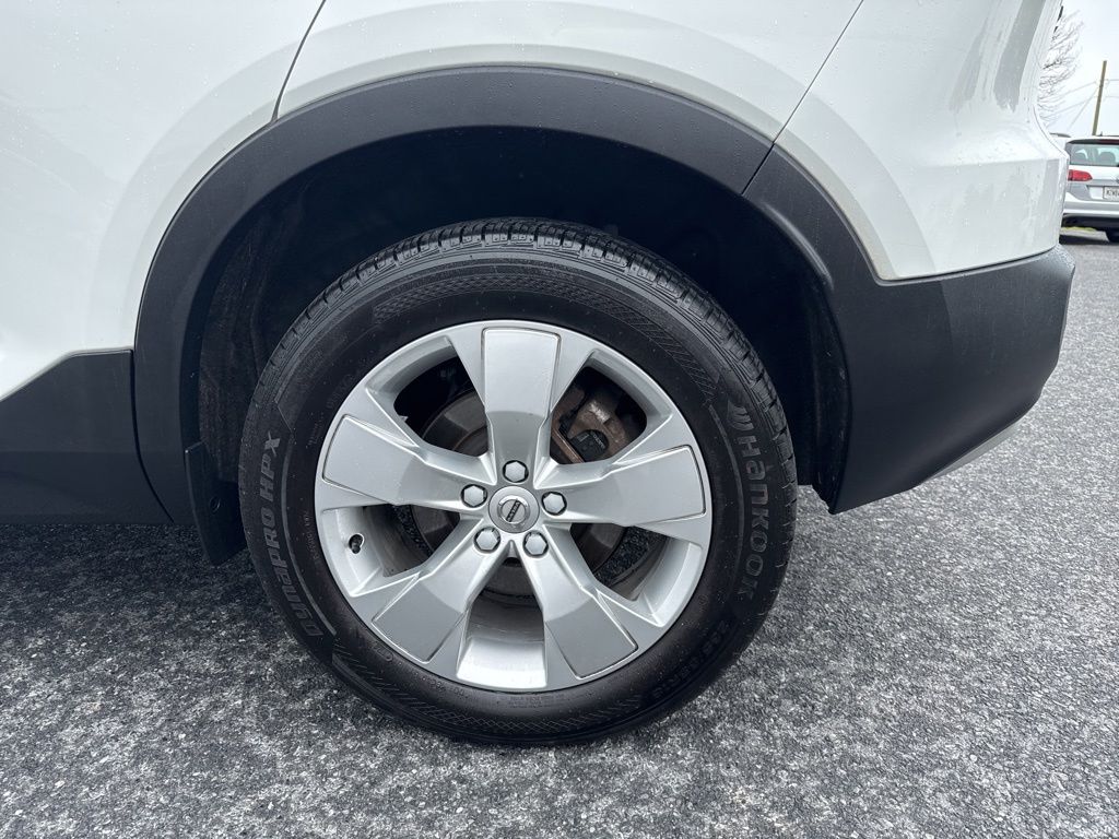 2020 Volvo XC40 Momentum White at Sutliff Volkswagen