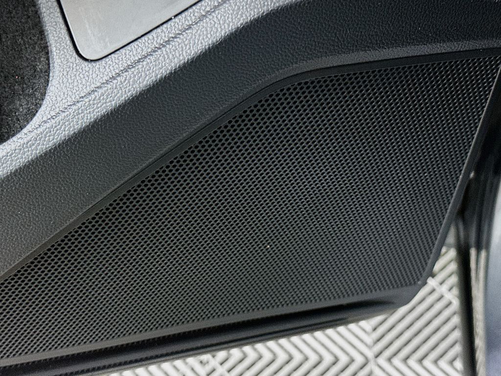 Thumbnail: 2022 Volkswagen Tiguan - 19