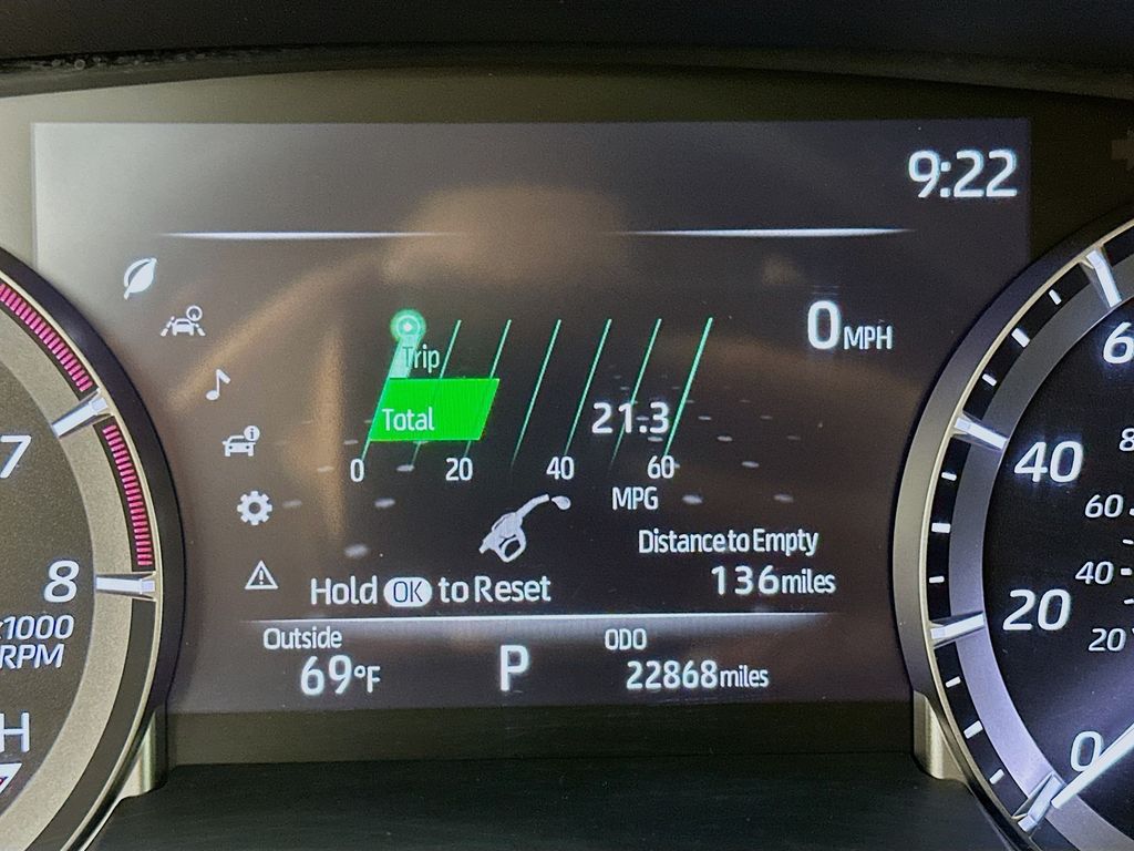 2024 Toyota Highlander LE 12