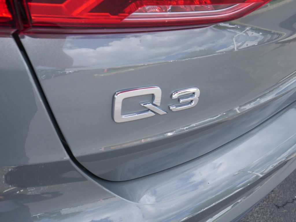 Thumbnail: 2023 Audi Q3 - 12