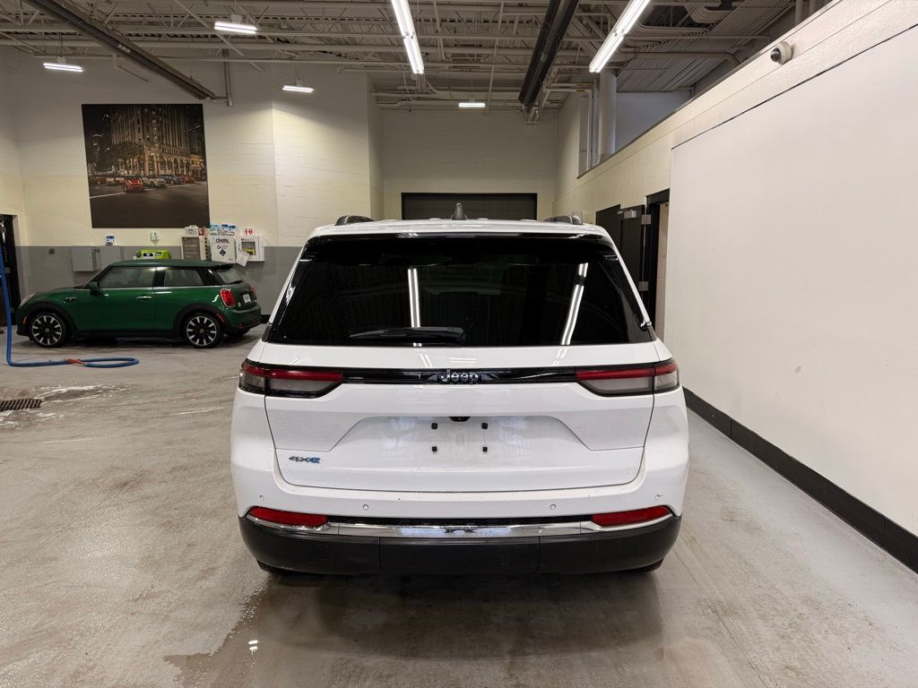 Thumbnail: 2022 Jeep Grand Cherokee - 4