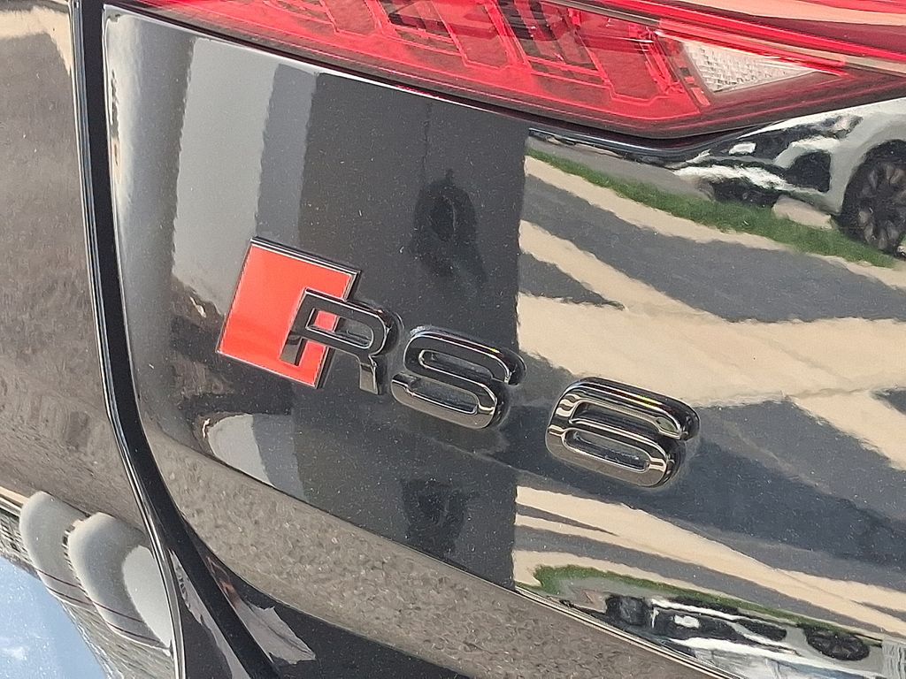 Thumbnail: 2021 Audi RS 6 - 31