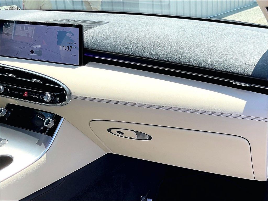 2026 Genesis GV70 — photo 13