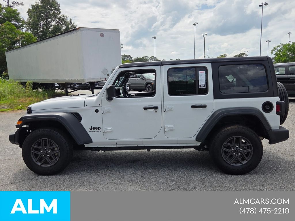 Used 2025 White Jeep Sport S image 5