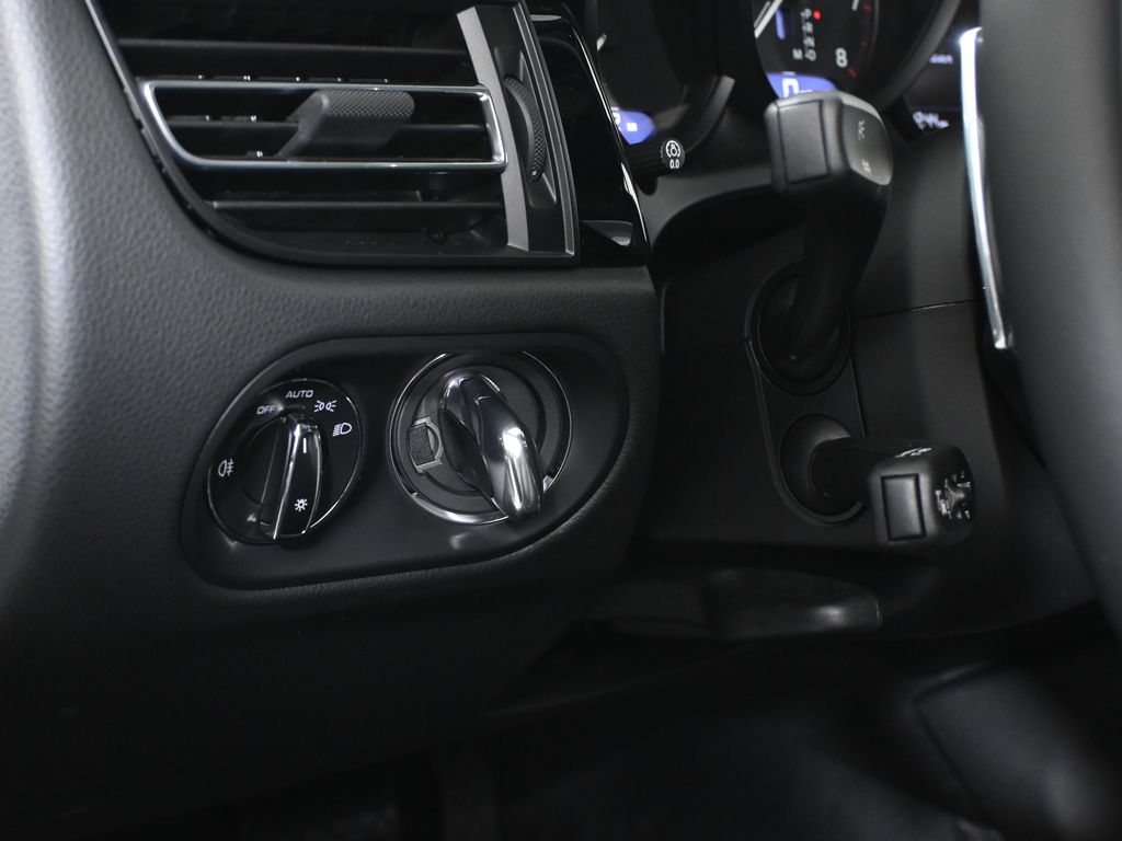 Thumbnail: 2026 Porsche Macan - 28