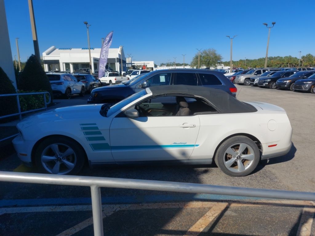 2010 Ford Mustang V6 3