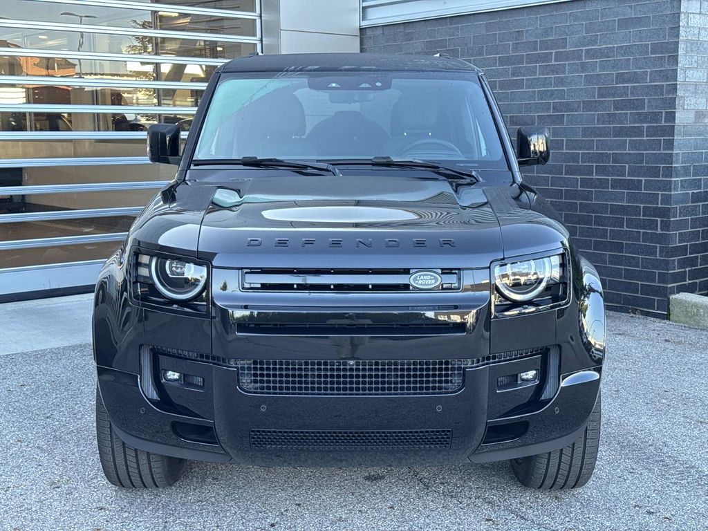 New 2026 Black Land Rover X-Dynamic SE image 2