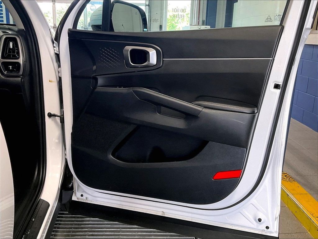 2023 Kia Sorento — photo 12