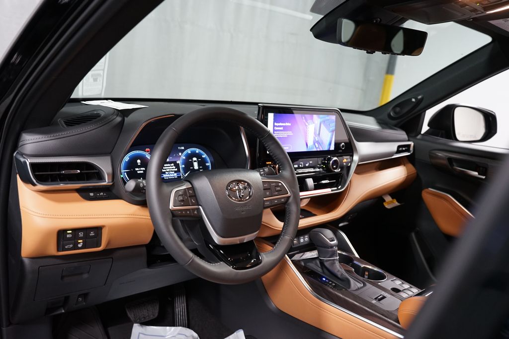 Thumbnail: 2026 Toyota Highlander - 11