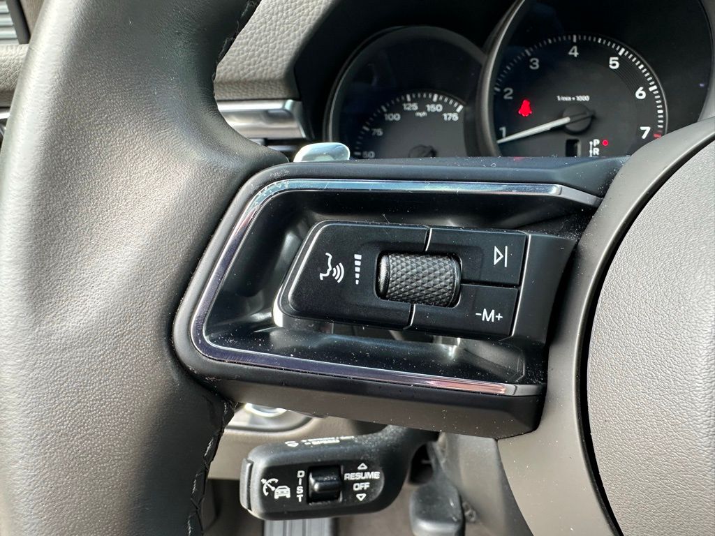 Thumbnail: 2023 Porsche Macan - 18