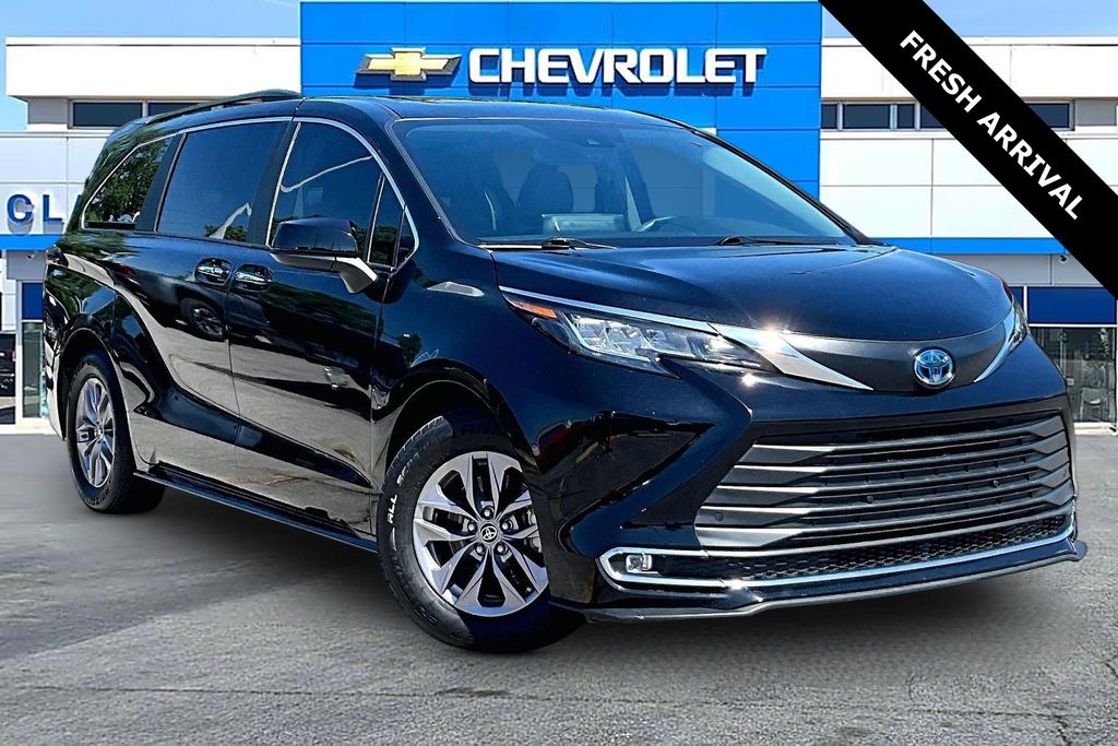 Midnight Black Metallic 2021 Toyota Sienna XLE 7-Passenger FWD Minivan Front-Wheel Drive Continuously Variable Transmission