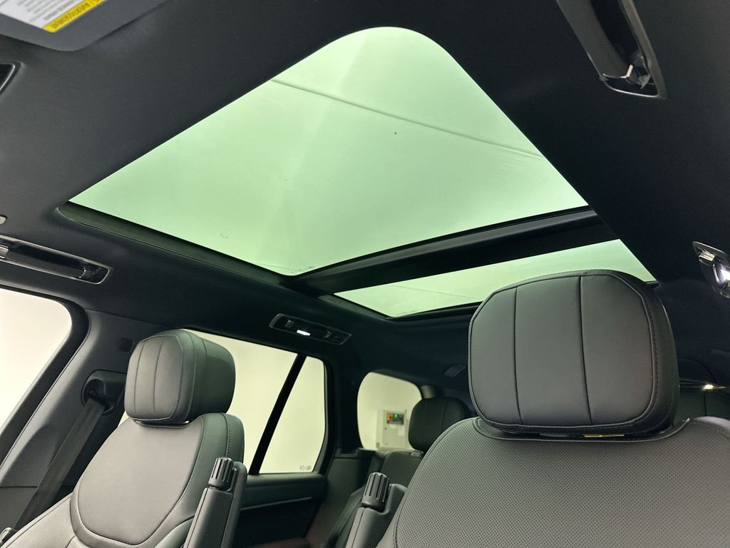 Thumbnail: 2025 Land Rover Range Rover - 10