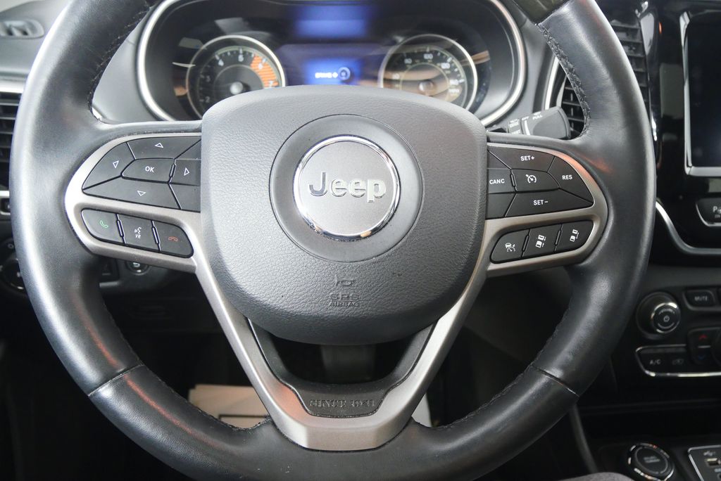 Thumbnail: 2019 Jeep Cherokee - 22