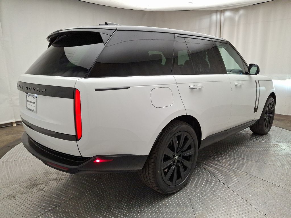 2025 Land Rover Range Rover SE 3
