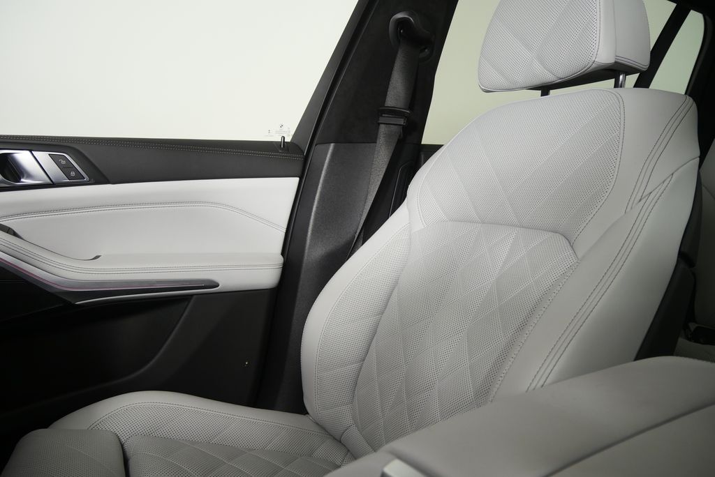 Thumbnail: 2024 BMW X7 - 27