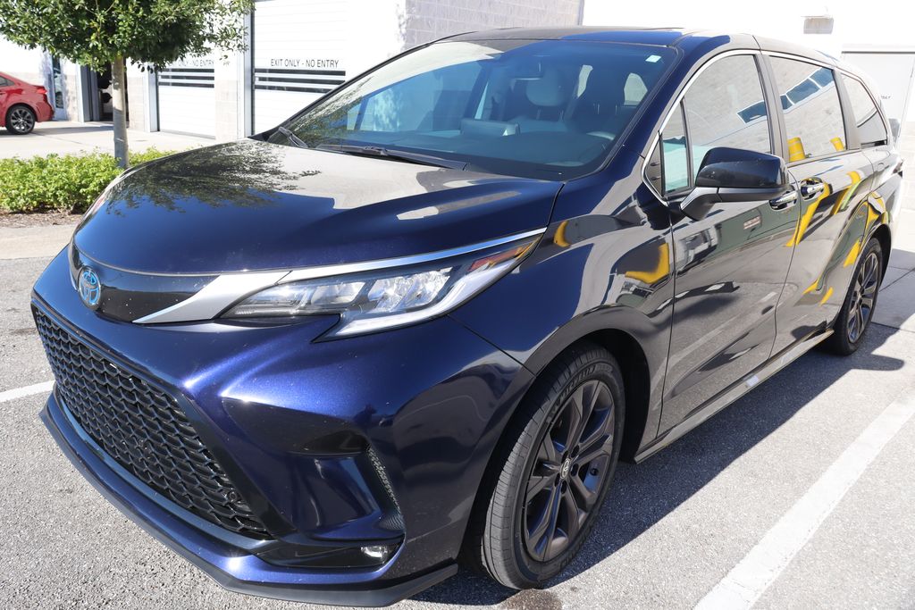 2024 Toyota Sienna XSE 2