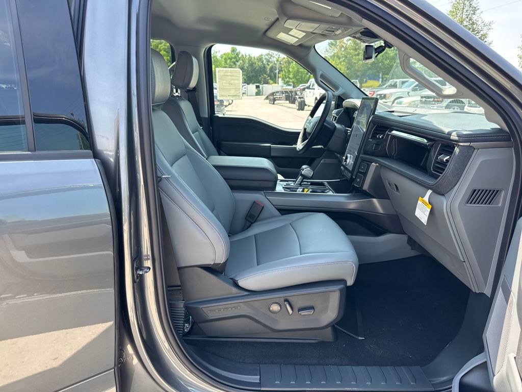 2025 Ford F-150 Lightning photo 20