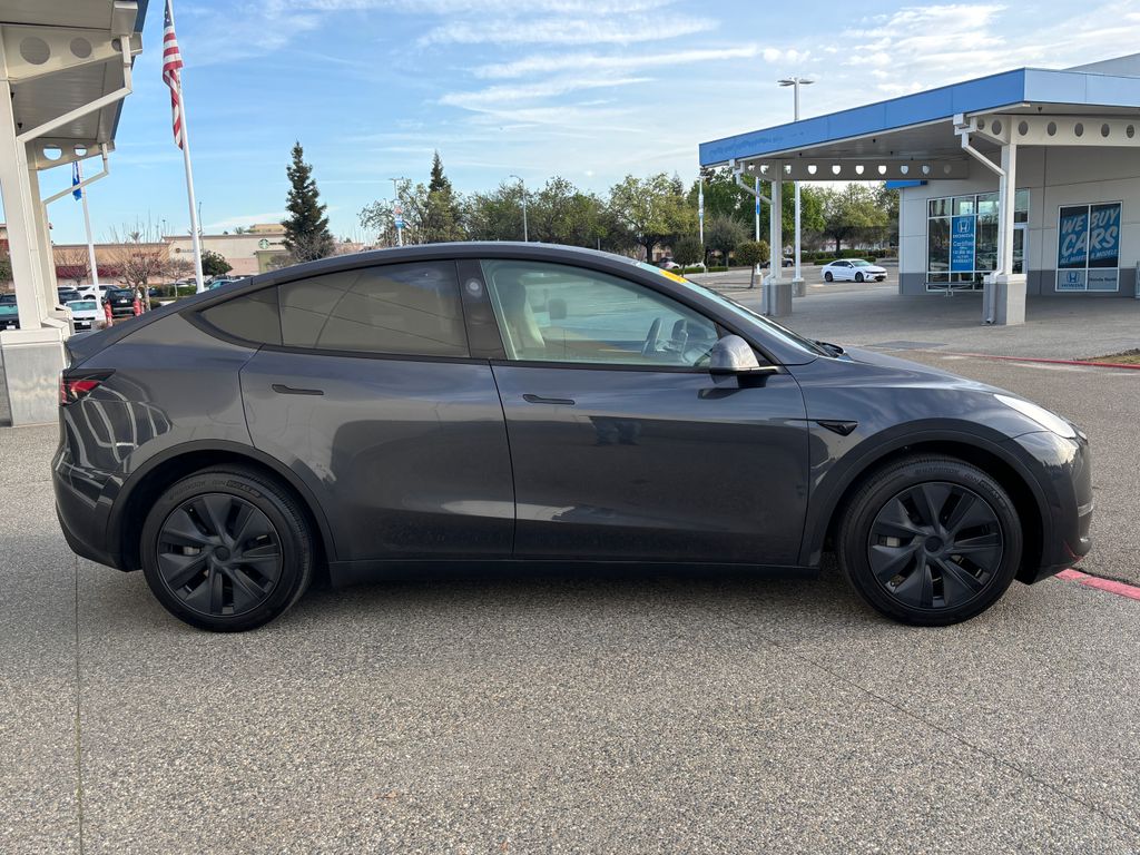 Thumbnail: 2024 Tesla Model Y - 4