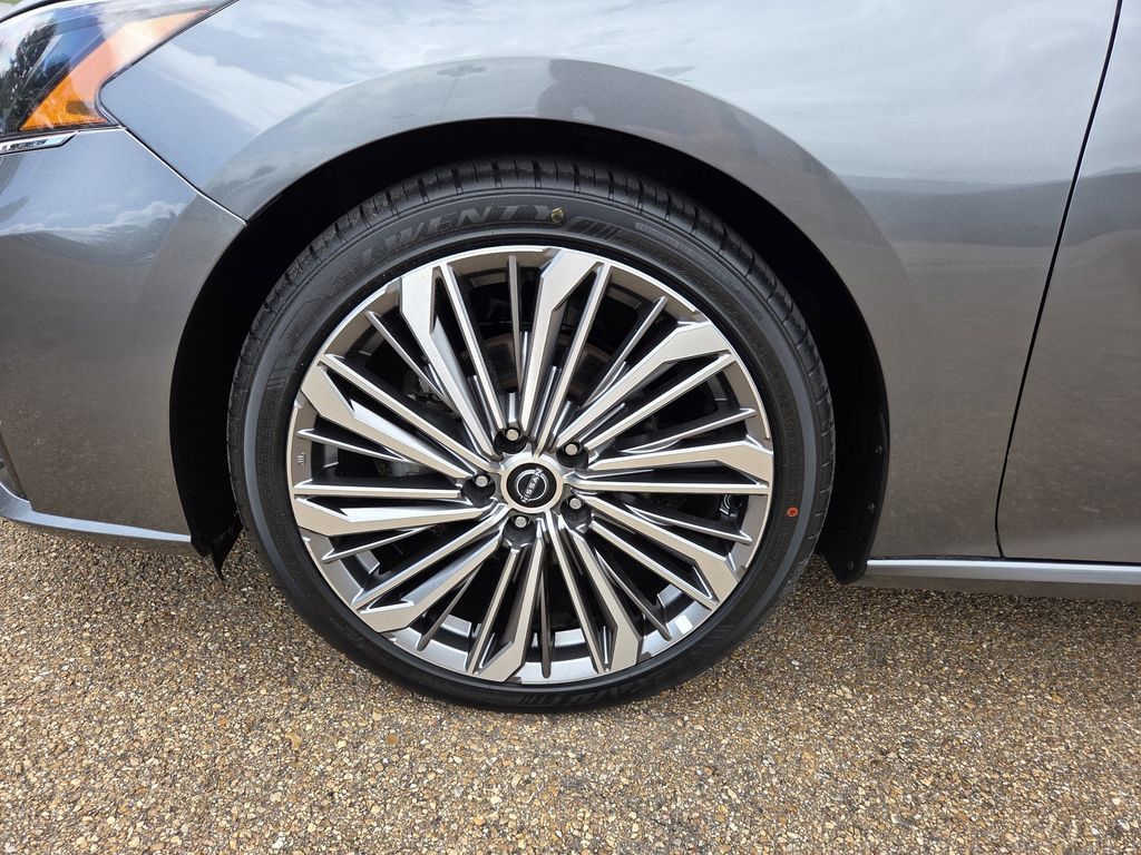 Used 2023 Nissan Altima Sedan