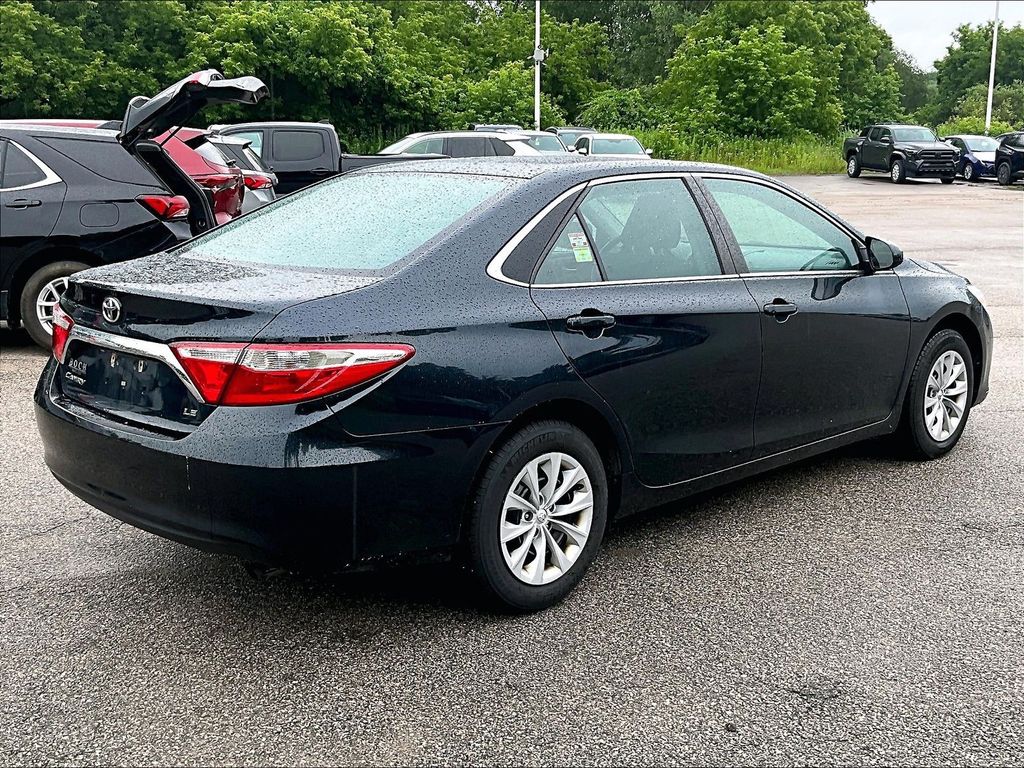2017 Toyota Camry — photo 6