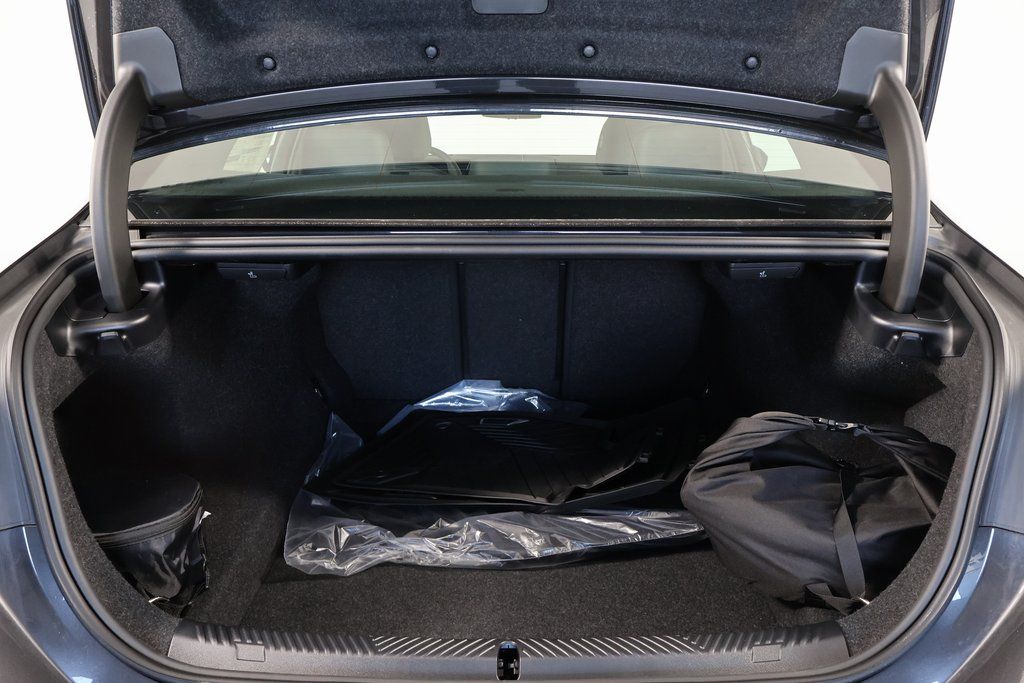 Thumbnail: 2026 BMW 5 Series - 8