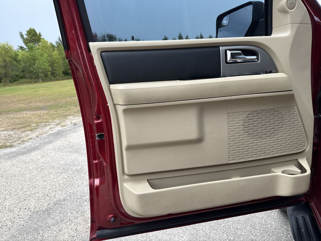 2015 Ford Expedition XLT - 9