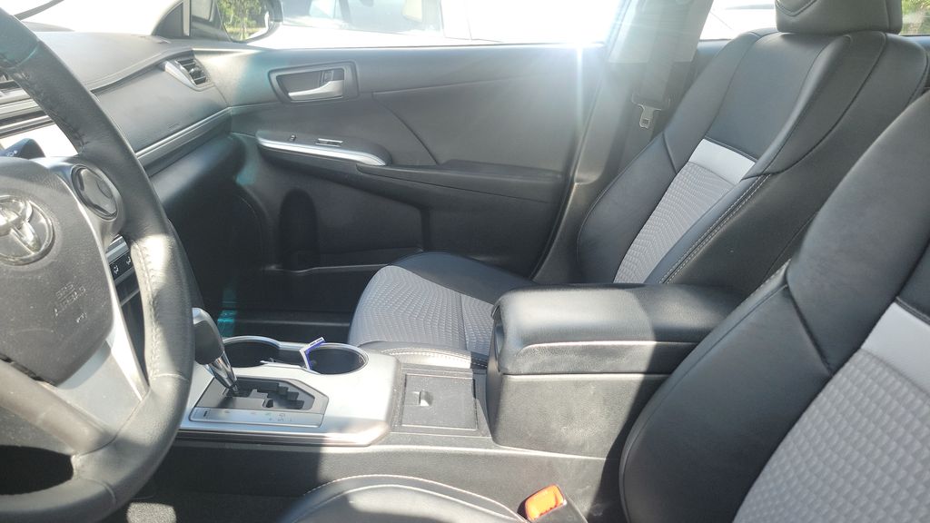 Used 2014 Gray Toyota SE image 3