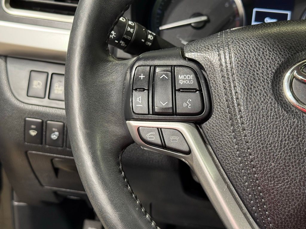 Thumbnail: 2016 Toyota Highlander - 26