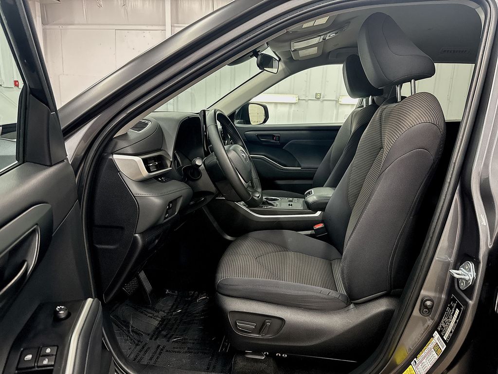 Used 2023 Toyota Highlander SUV