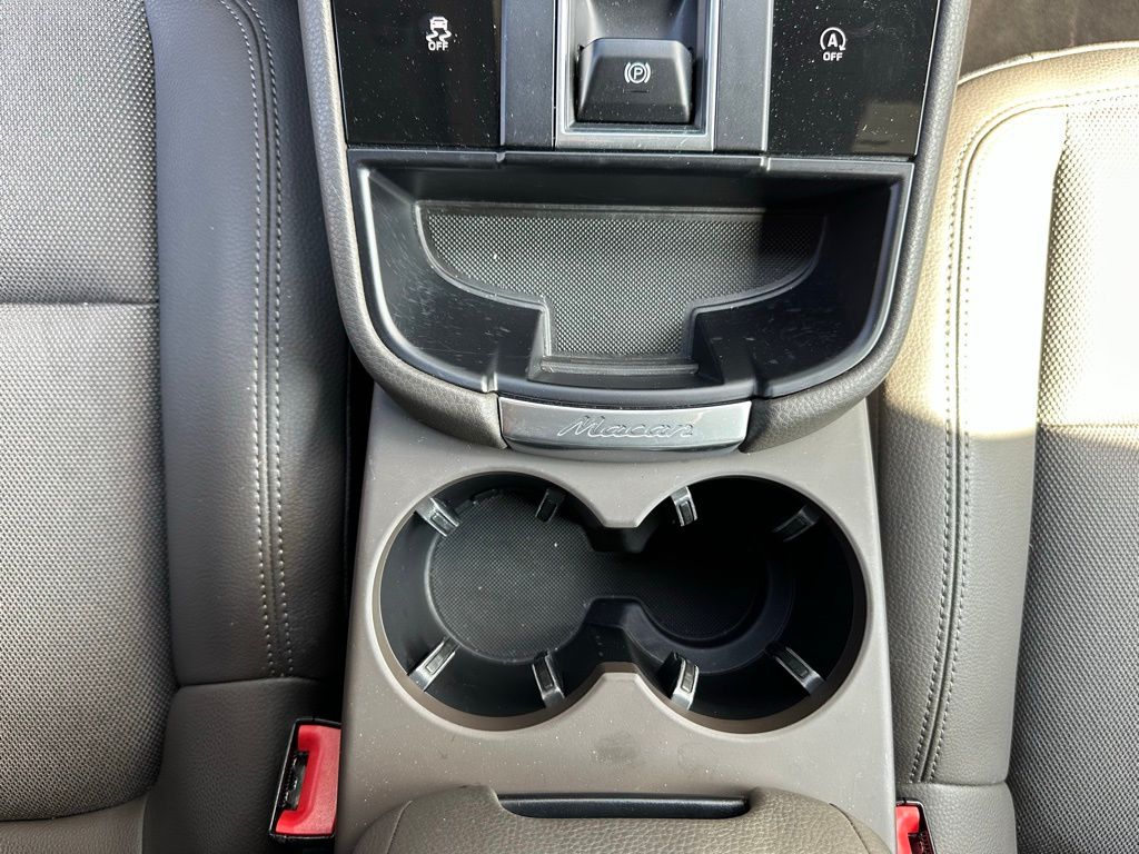 Thumbnail: 2022 Porsche Macan - 26