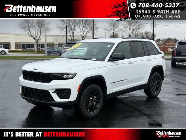 Bright White Clearcoat 2025 Jeep Grand Cherokee Altitude X 4WD SUV / Crossover Four-Wheel Drive 8-Speed Automatic