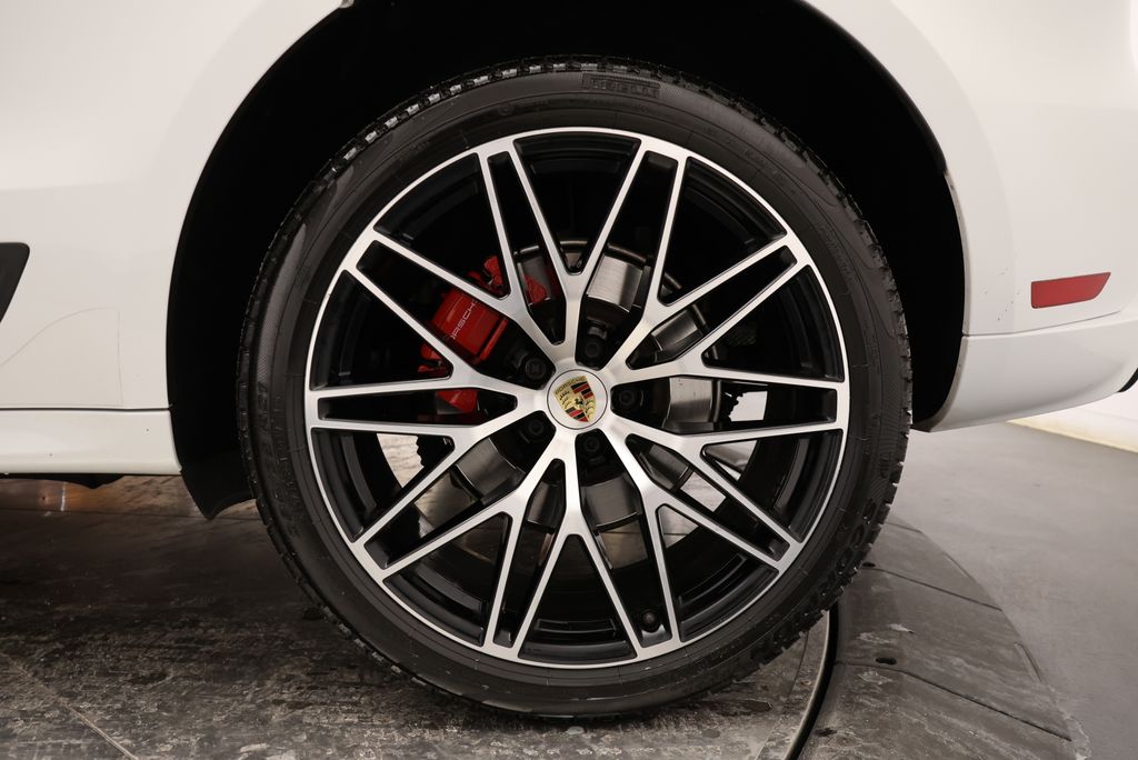 Thumbnail: 2024 Porsche Macan - 11