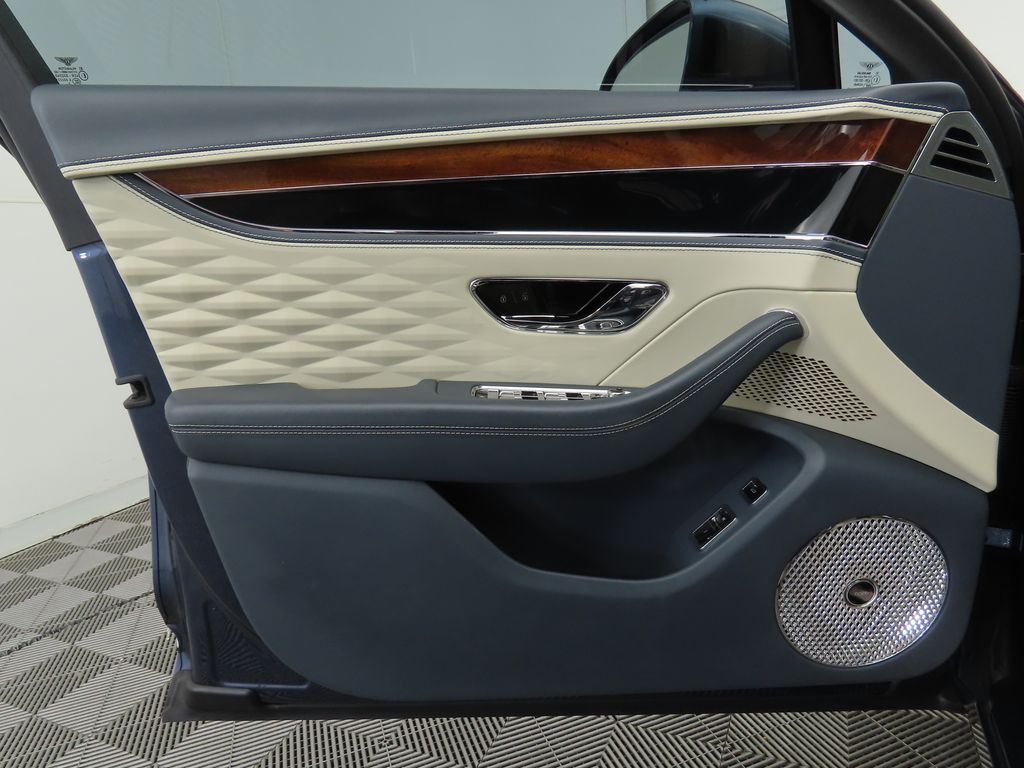 Thumbnail: 2020 Bentley Flying Spur - 24