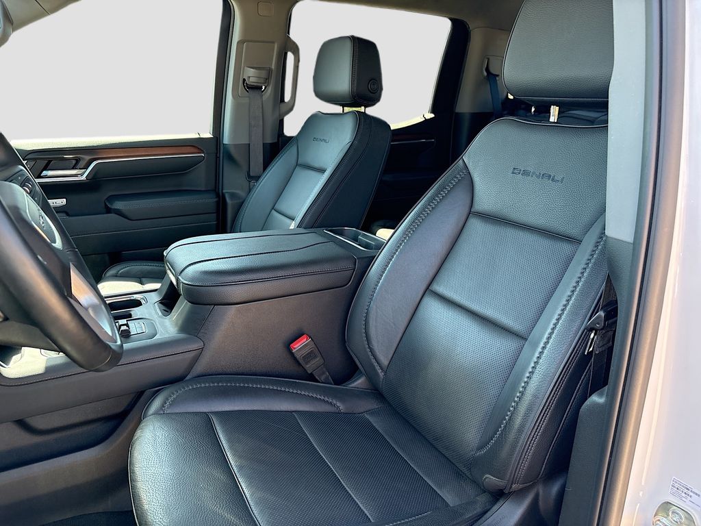 Used 2025 White GMC Denali image 22
