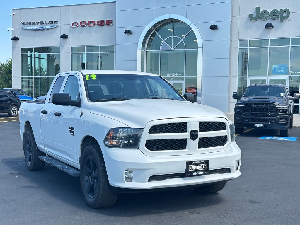 Bright White Clearcoat 2019 RAM 1500 Pickup Truck Four-Wheel Drive 8-Speed Automatic