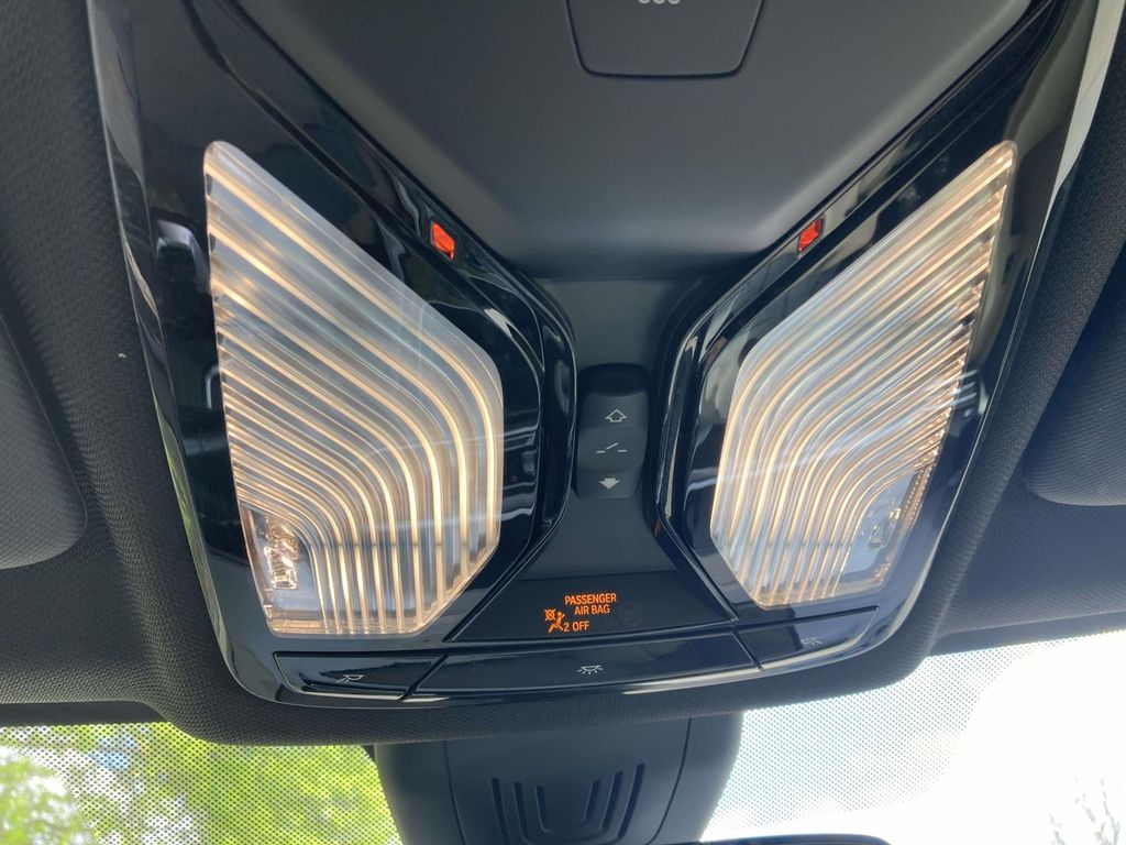 Used 2021 Black BMW sDrive40i image 18