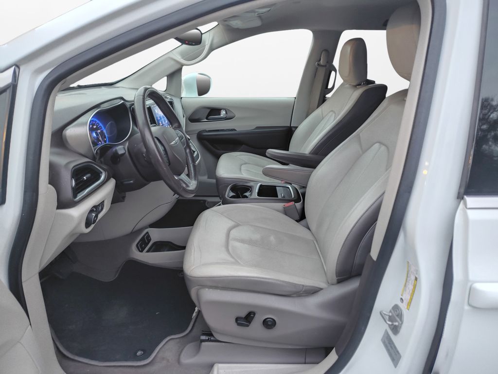 Used Car 2017 Chrysler Pacifica  Touring L Plus For Sale Under $12,000 In Austin, Texas