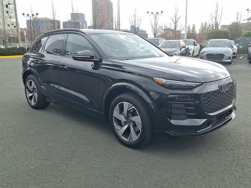 Thumbnail: 2025 Audi Q6 e-tron - 3