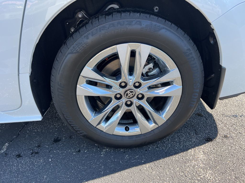 Thumbnail: 2025 Toyota Sienna - 10