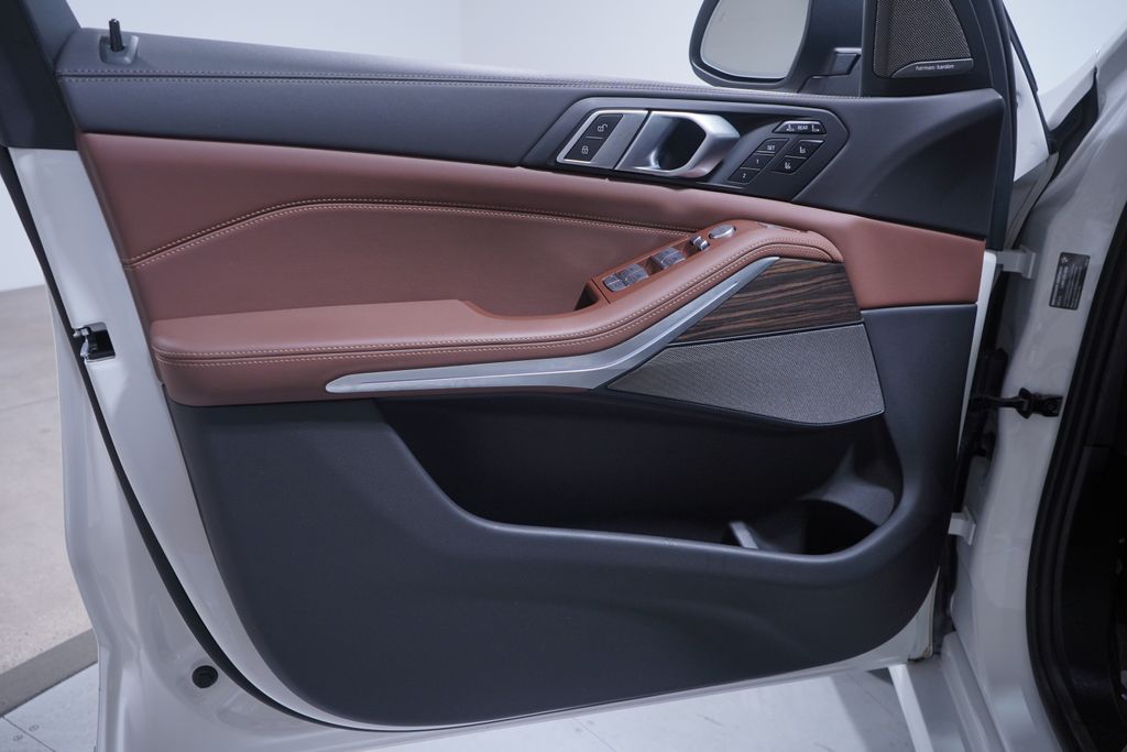 2023 BMW X7 xDrive40i 16