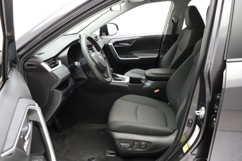 2024 Toyota RAV4 XLE 14
