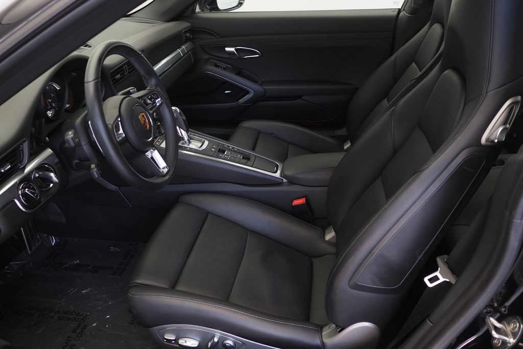 Thumbnail: 2019 Porsche 911 - 13