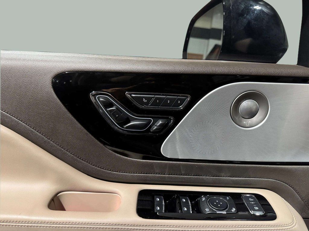 Certified Used 2023 Diamond Red Metallic Tinted Clearcoat Lincoln Reserve image 9